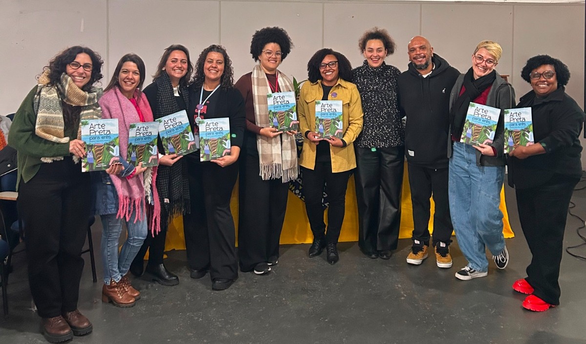 “Arte preta para Erês”, dos pelotenses Eduardo Freda e Êmily Passarinho, passa a integrar acervo bibliográfico da rede municipal de ensino
