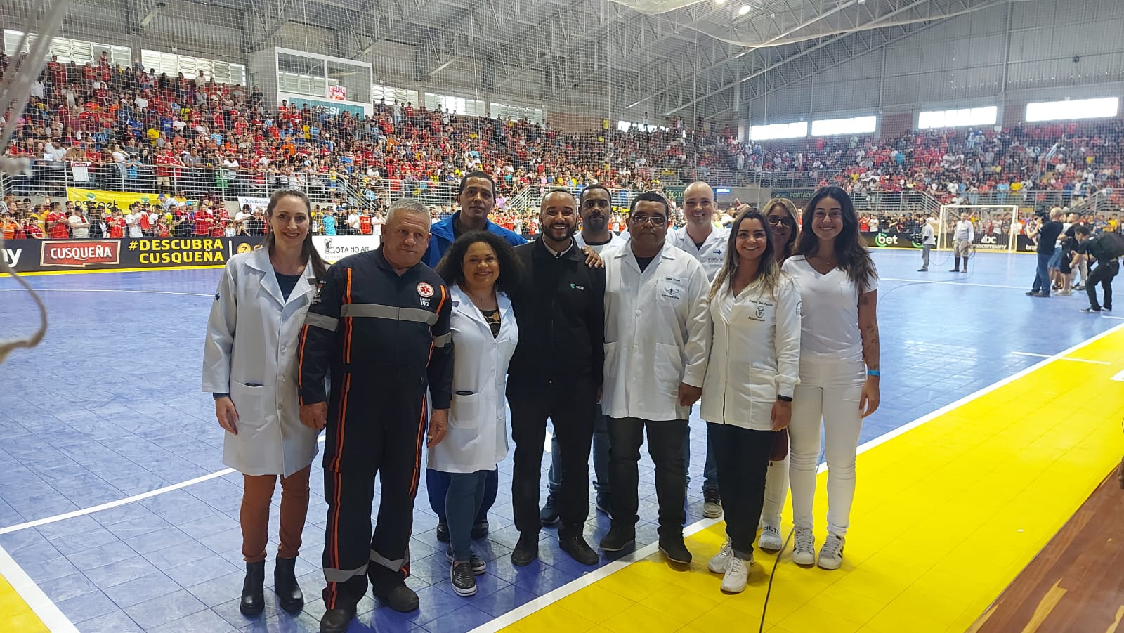 Legends Game Brasil, com craques do futebol e do futsal, levou mais de 4 mil pessoas ao Ginásio do Sesi
