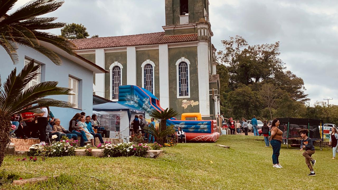 Espaço da Paróquia Santana, na Colônia Maciel, disponibilizou atrativos para públicos de todas as idades