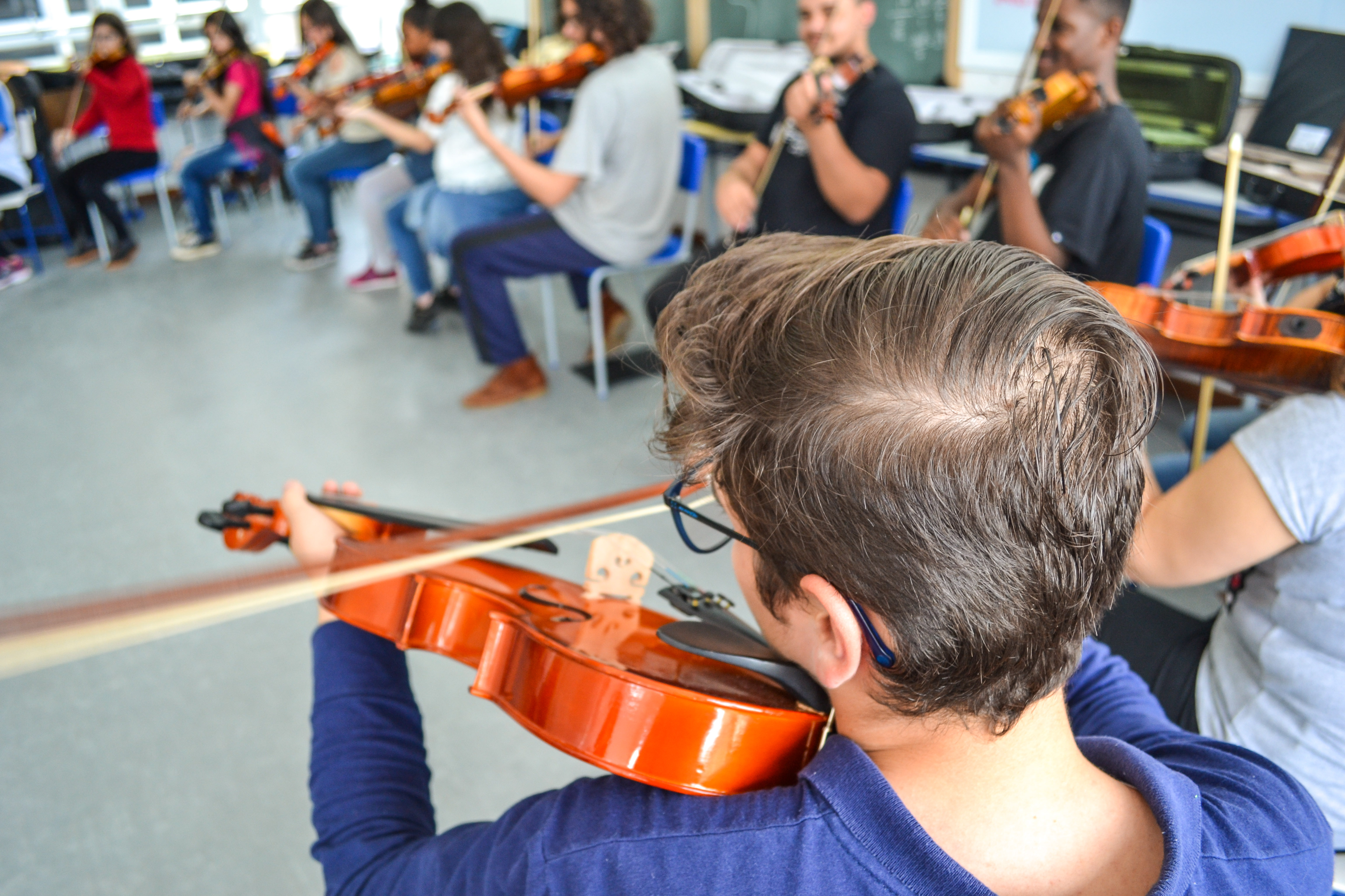 Professora de violino, Liu Man Ying veio a Pelotas apresentar metodologias de ensino coletivo de cordas