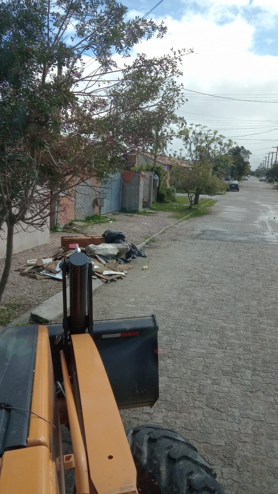 Moradores do Loteamento tiveram a oportunidade de descartar, gratuitamente, materiais acumulados em suas casas