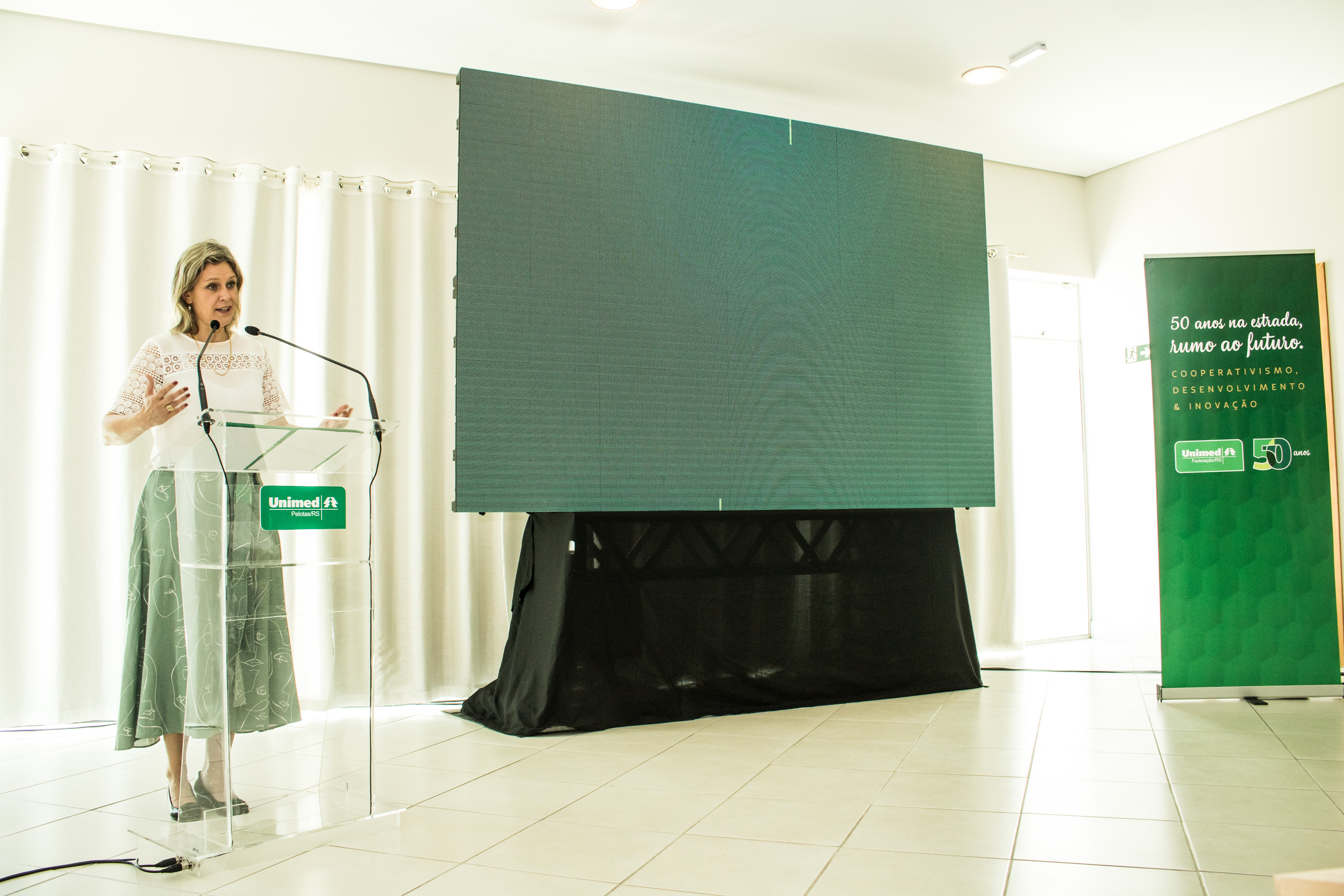 Evento também celebrou os 50 anos da instituição. Projeto prevê a inauguração de dez novos leitos de tratamento intensivo no próximo ano