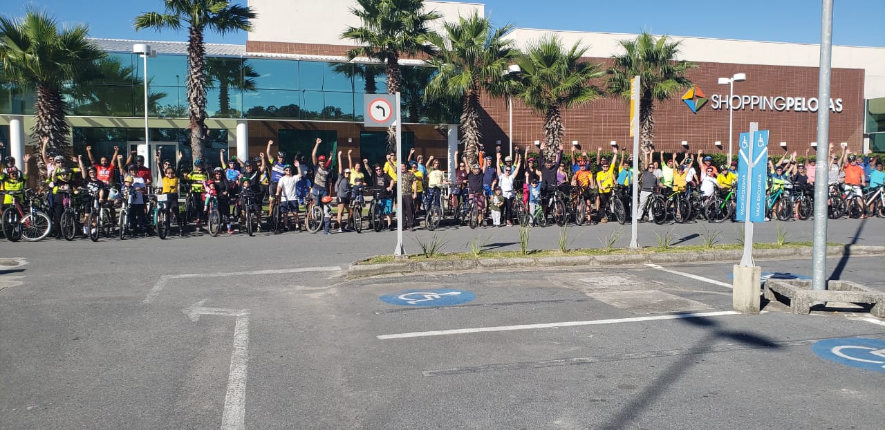 Promovido pela Secretaria de Transporte e Trânsito, evento foi nesse domingo (19), envolvendo 130 ciclistas