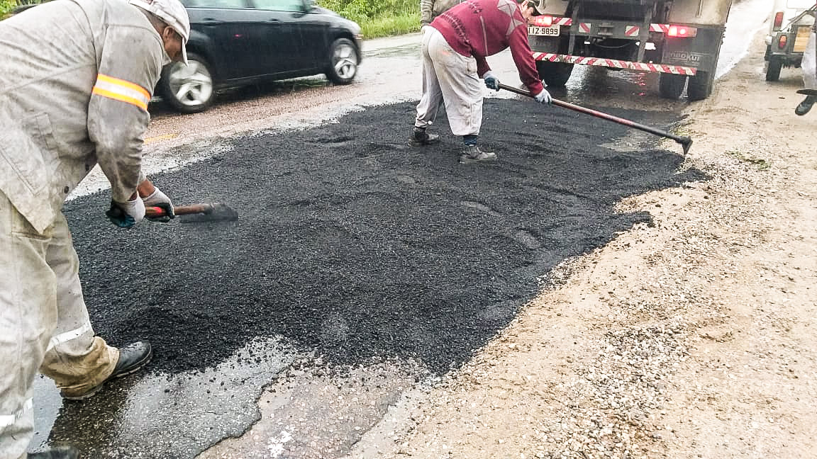Usina de asfalto do Município produz, em dois dias, 26 toneladas de material para as intervenções