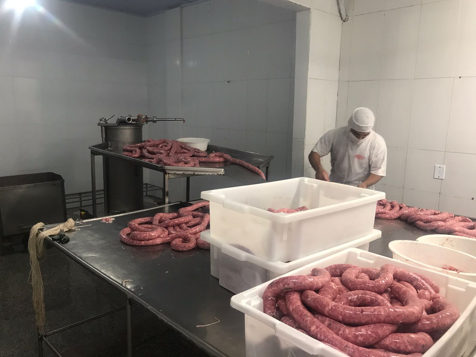 Abatedouro e agroindústria de produtos de origem animal mostram atuação do Serviço de Inspeção Municipal (SIM) para garantia da qualidade dos itens comercializados