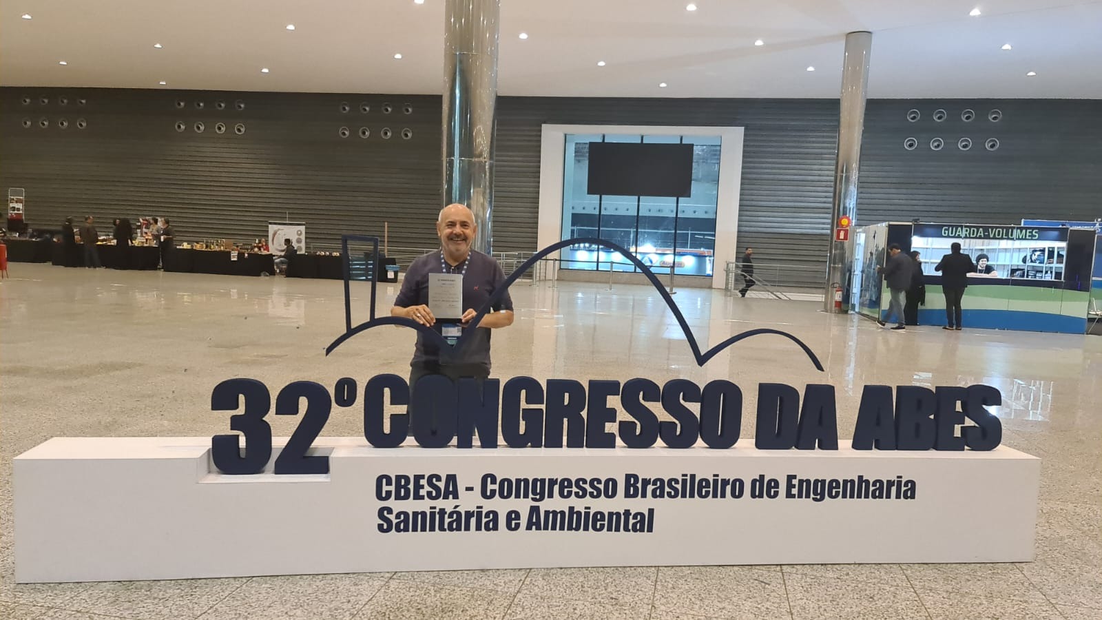 Trabalho de reciclagem do óleo de cozinha saturado, desenvolvido pelo Sanep, recebeu primeiro lugar da categoria