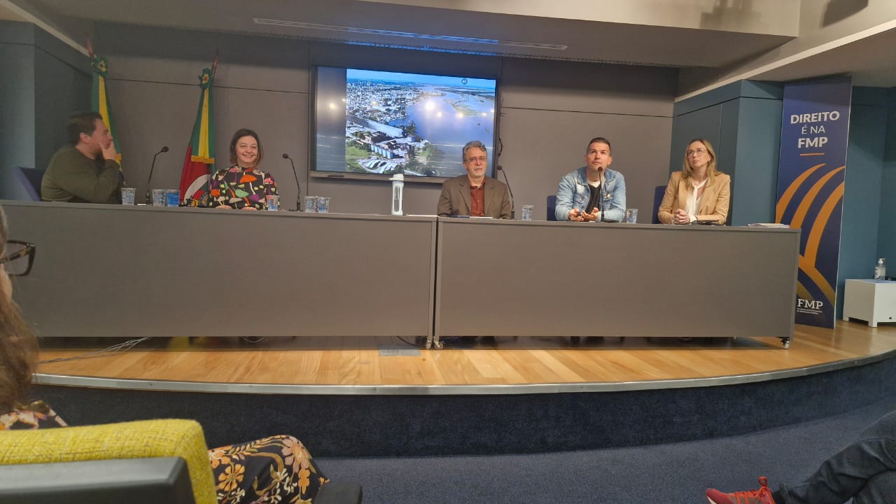Otávio Peres integra debate sobre políticas municipais de regulamentação do espaço público e de proteção ambiental