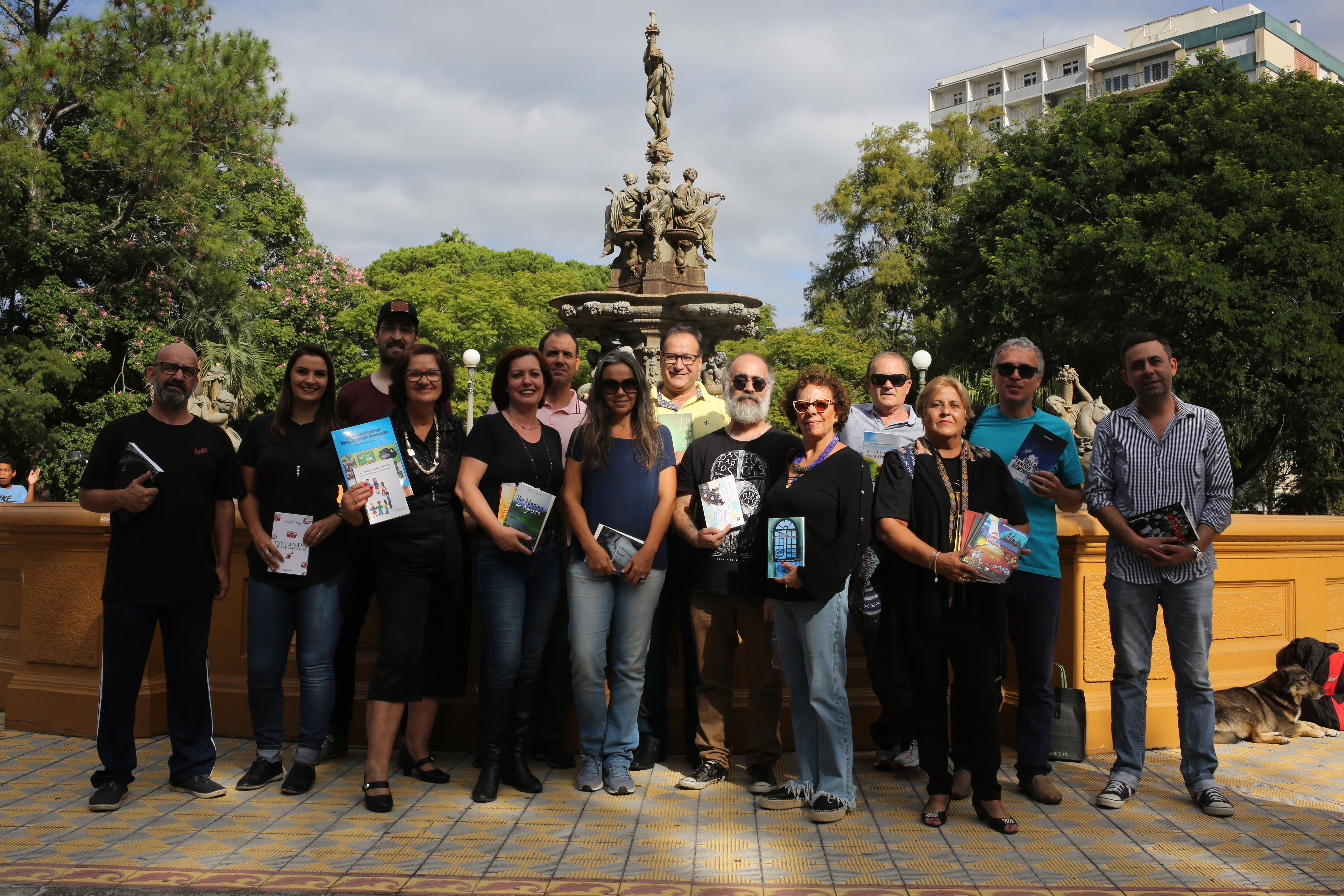 Sábado haverá ampla programação cultural no Tablado da Lobo da Costa e escritores do Coletivo Autores de Pelotas na Bibliotheca