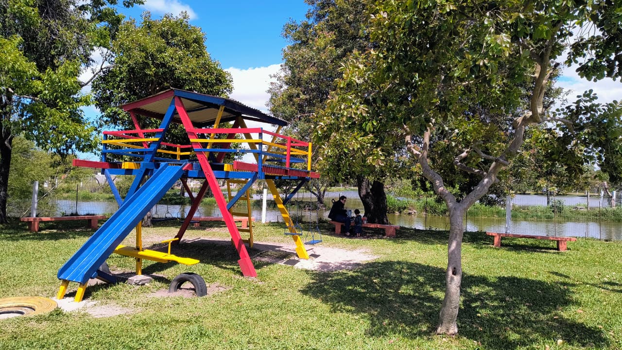 Eterpel começa reparos de marcenaria e pintura dos aparelhos recreativos, enquanto SQA finaliza podas das árvores maiores