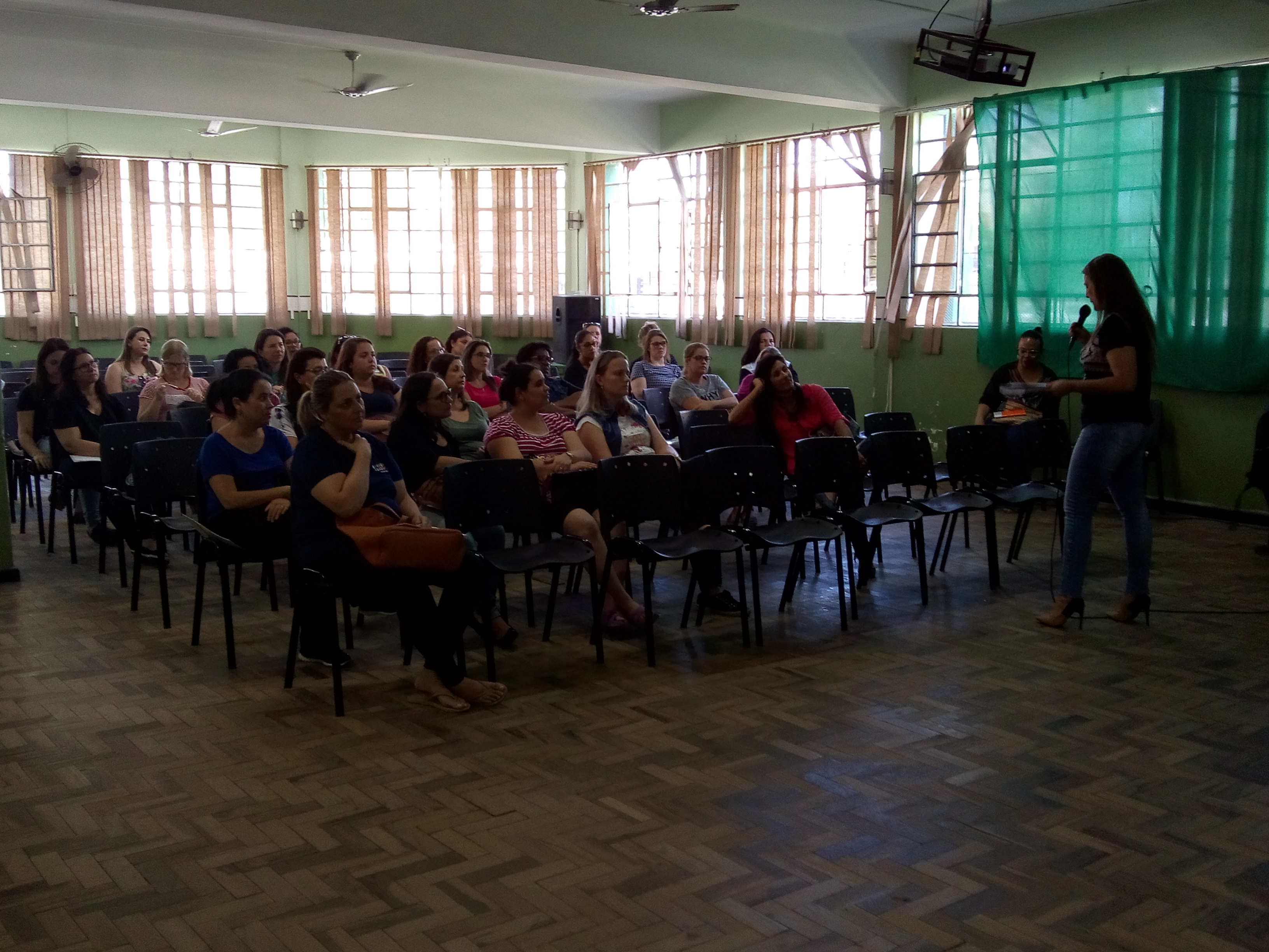 Palestra foi dirigida a 60 professores que lecionam na rede municipal de ensino