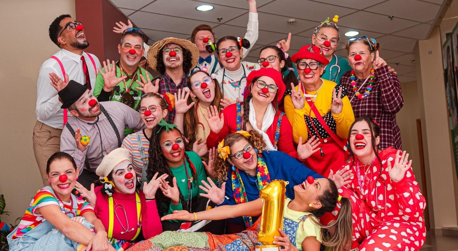 ONG, que busca levar alegria a adultos e crianças internadas, faz seleção para novos integrantes