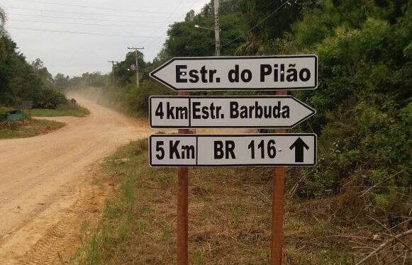 Material serve como informativo e traz localização e distância de pontos estratégicos na zona rural