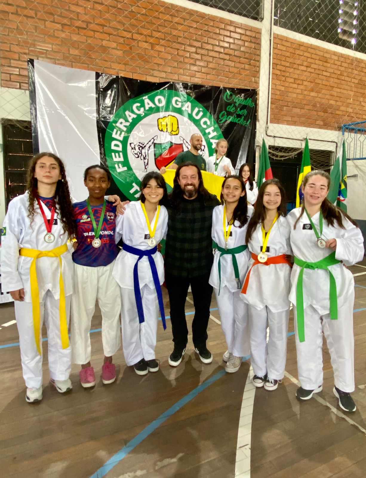 Equipe conquistou 17 medalhas em duas categorias
