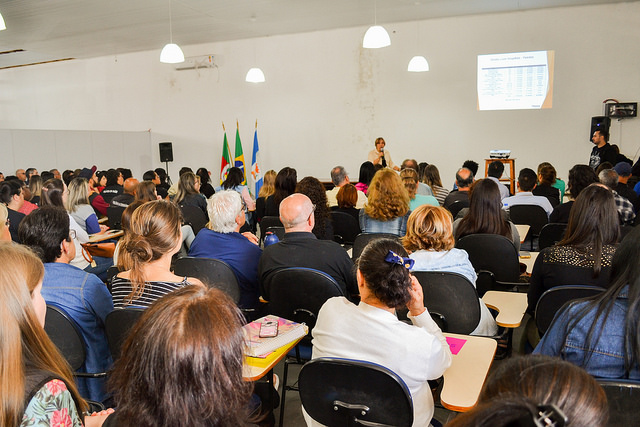 230 servidores apresentaram sugestões para contenção de despesas e foram atualizados da crise da saúde no estado, agravada pelos atrasos de repasses do governo estadual