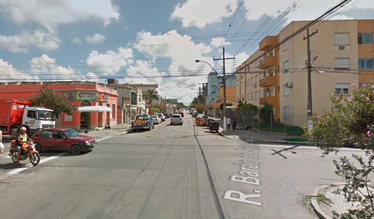 Tráfego de veículos está bloqueado entre Dr. Amarante e Padre Felício para correção do asfalto na Santa Tecla