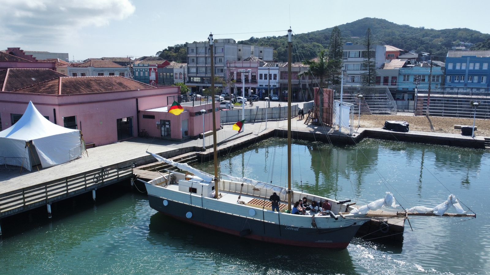Modelo inspirado no Barco Seival, usado durante a Revolução Farroupilha, estará disponível à visitação
