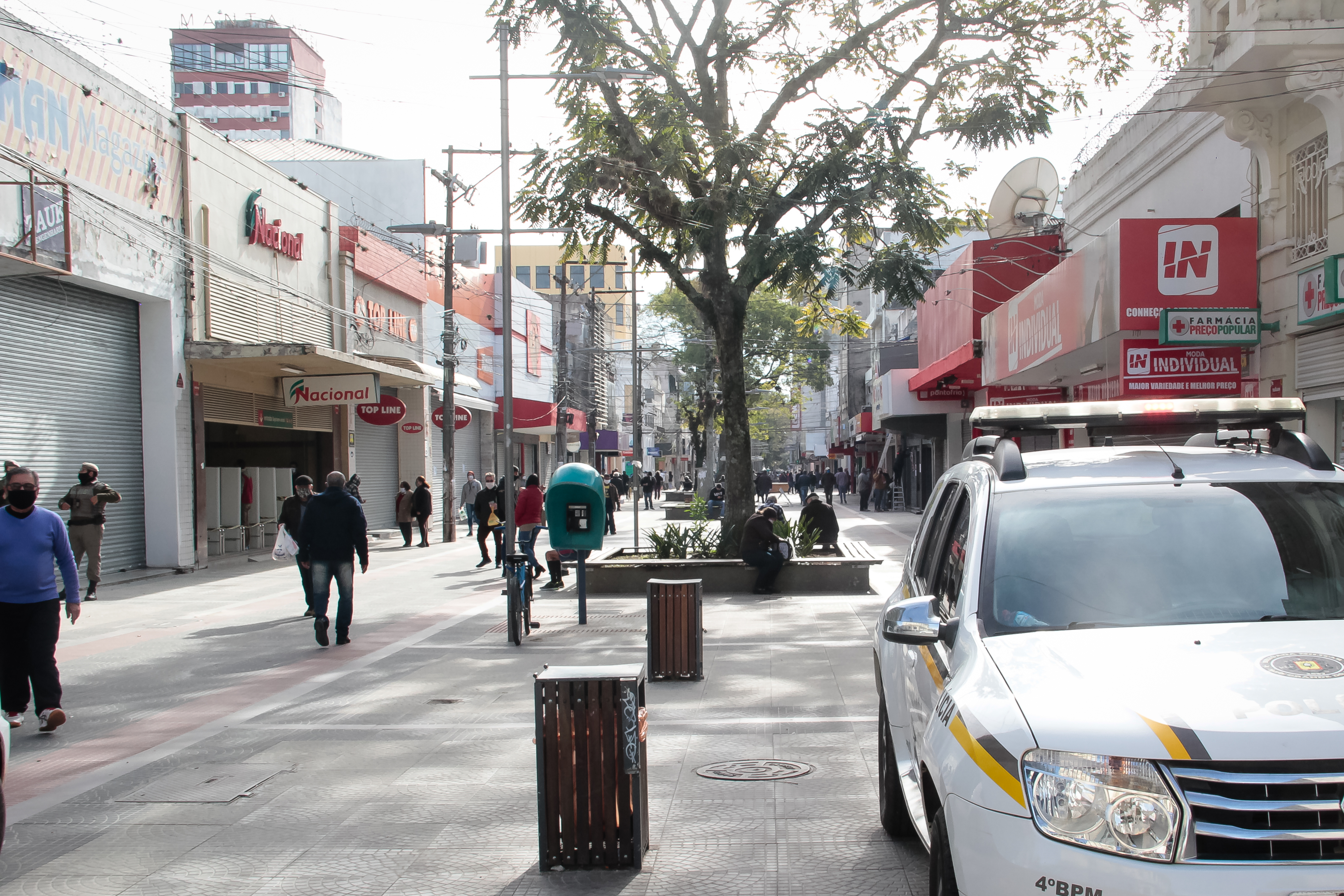 Distanciamento controlado, junto ao uso de máscara, é a medida mais eficiente no combate à doença