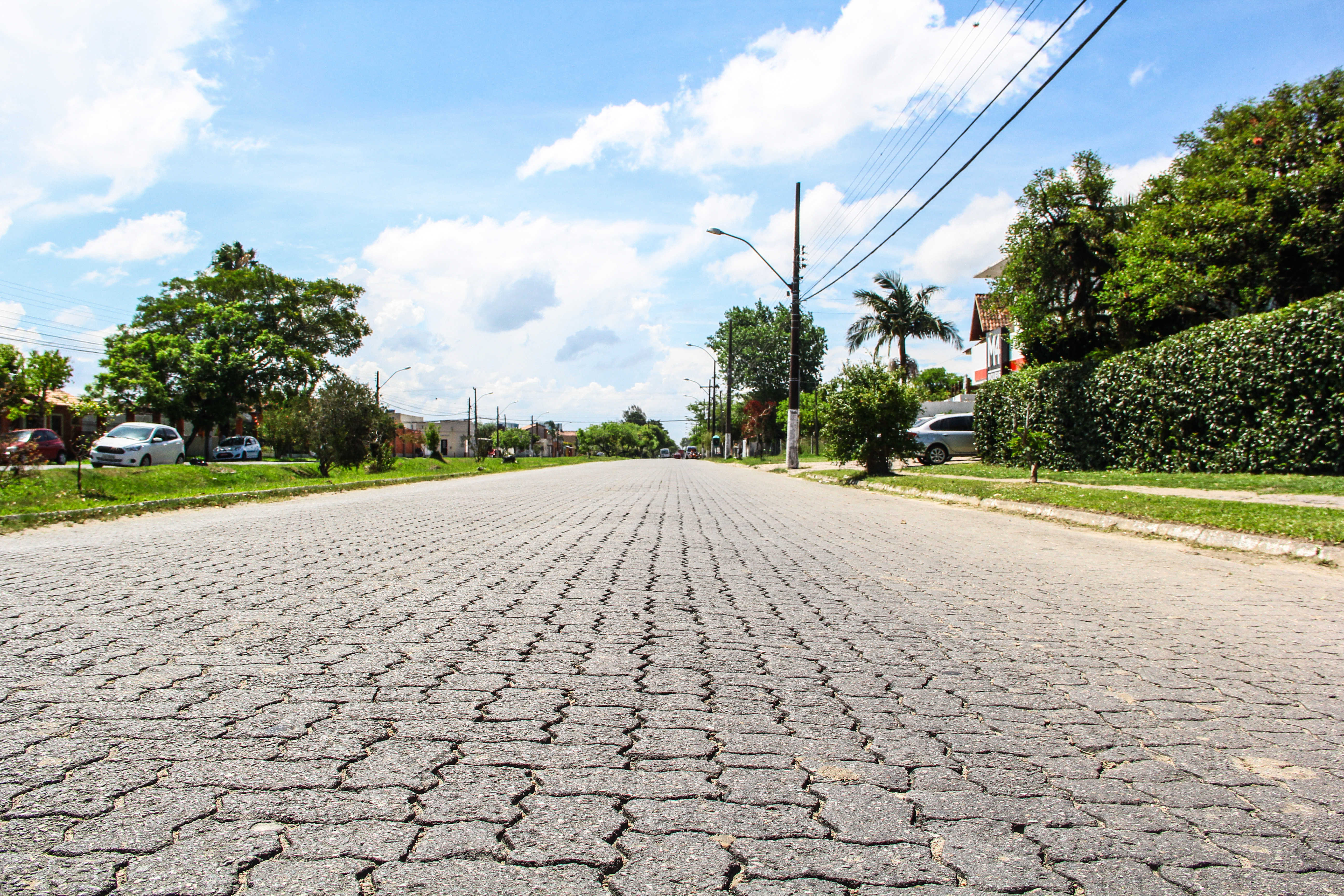 Foram recuperados trechos em deformidade da pavimentação em unistein