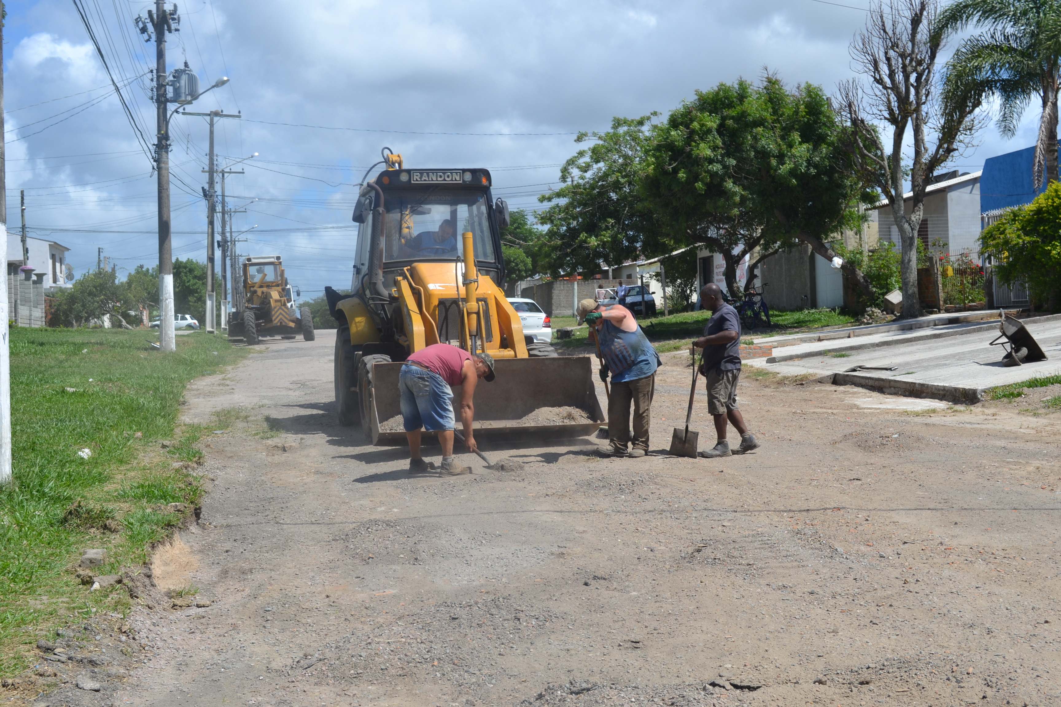 Primeiro dia útil de 2020 conta com 37 toneladas de asfalto para obras em diversos locais