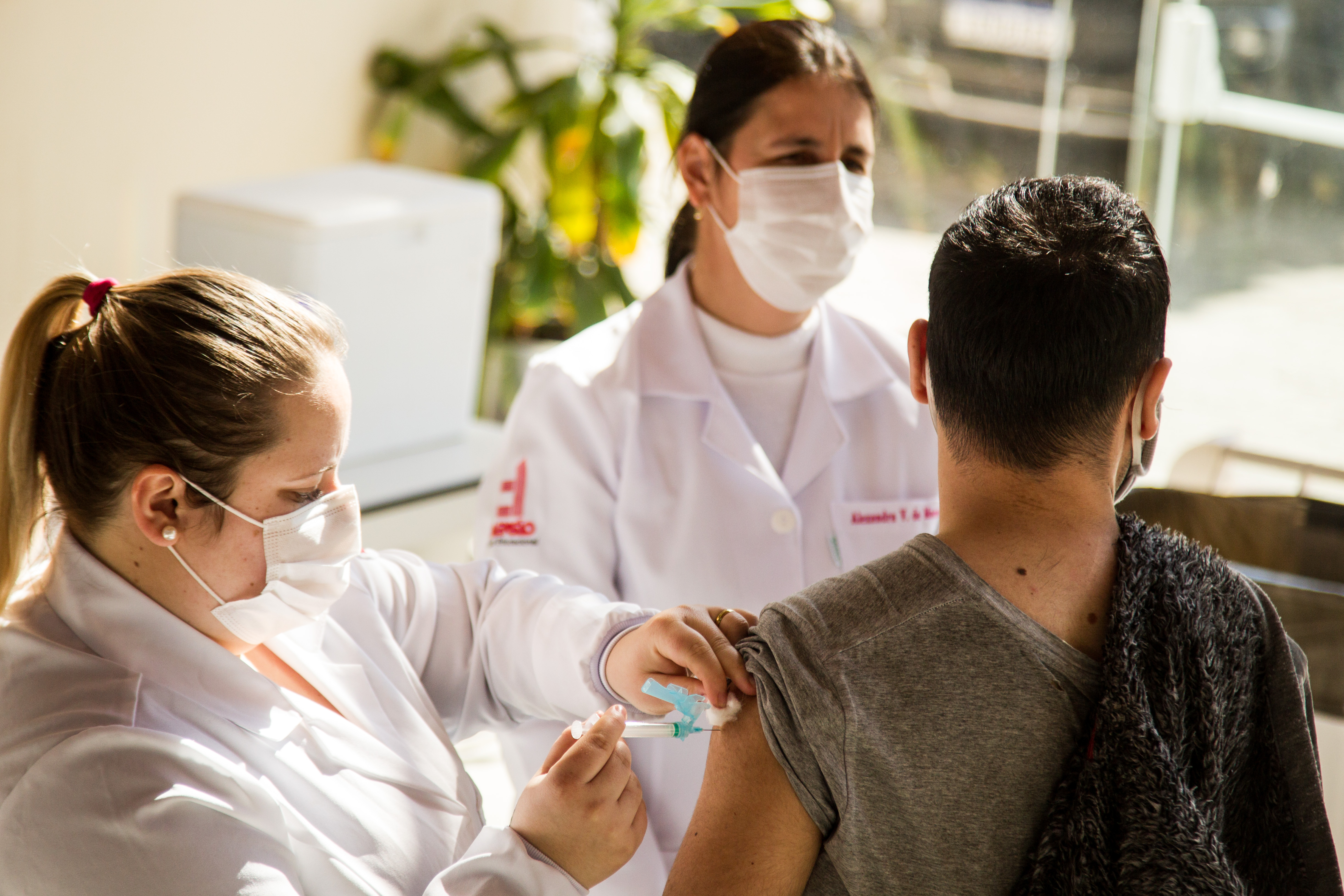 Processo continua no fim de semana, com aplicações de 1ª dose e, a partir da segunda-feira (30), com as de 2ª dose