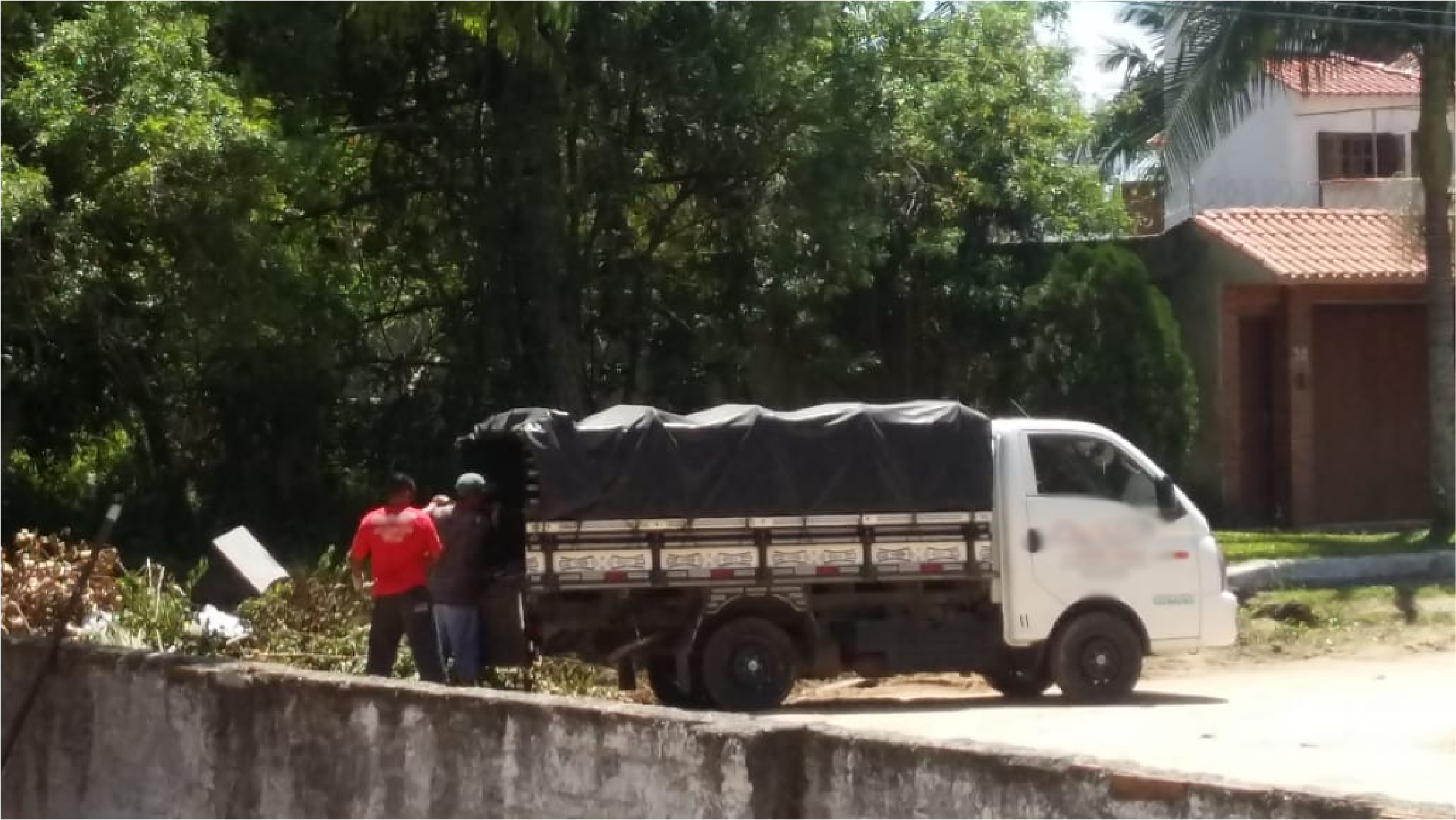 Infração foi cometida no Laranjal. Bairro conta com Ecoponto, situado a poucas quadras do local.