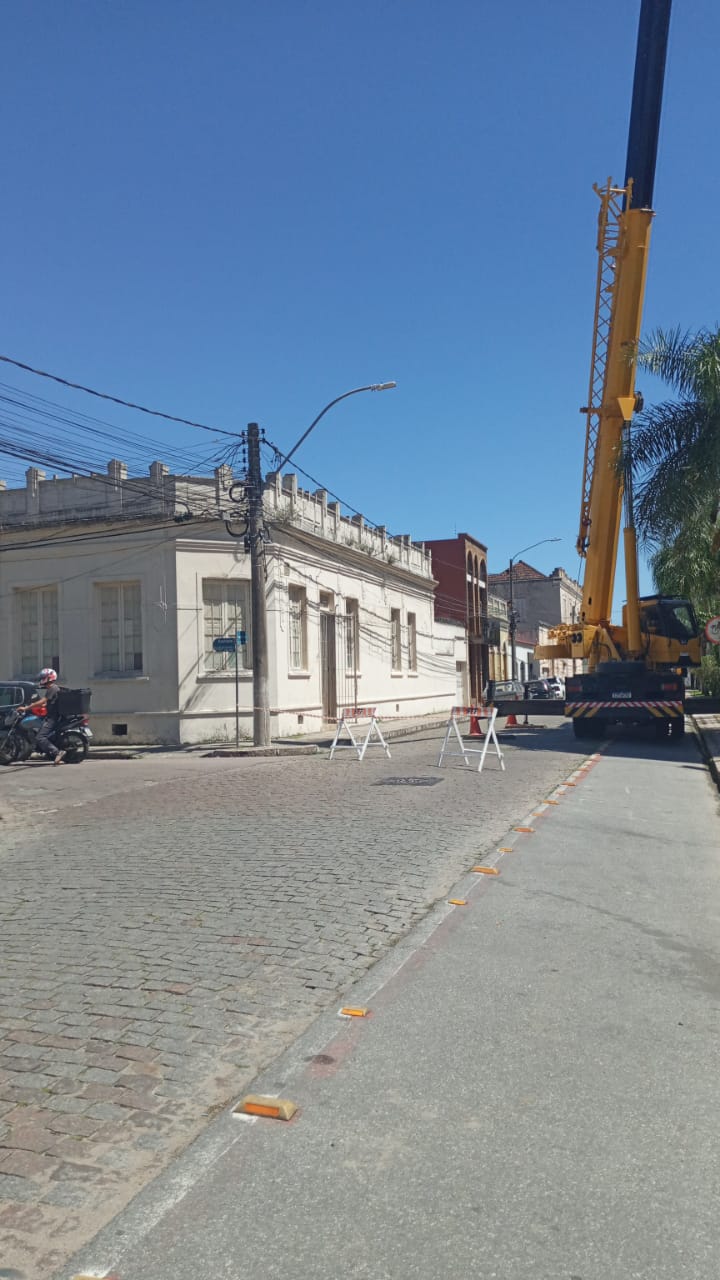 Obras de restauração da igreja implicam no bloqueio viário por questões de segurança