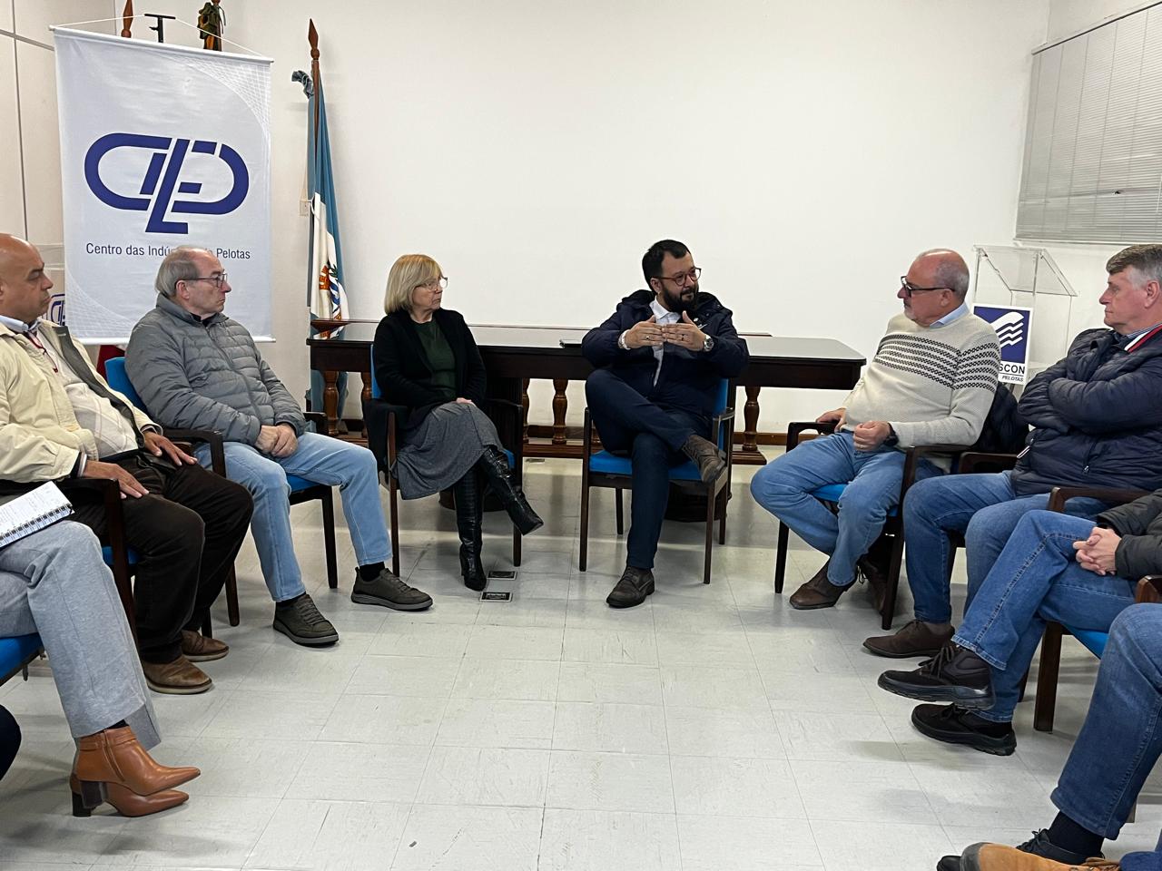 Reunião ocorreu na sede do Cipel, onde Sigales apresentou as iniciativas da Prefeitura para o desenvolvimento do setor