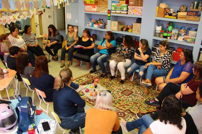De janeiro a agosto deste ano, 78 círculos foram realizados nas escolas municipais, beneficiando 1.293 alunos e professores