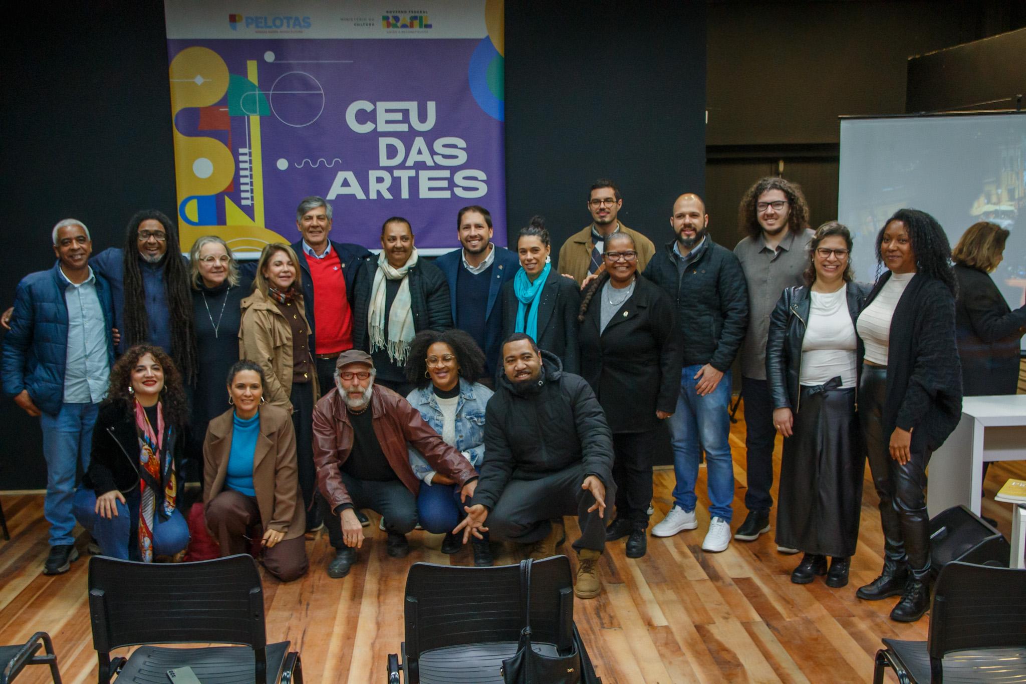 Anúncio de R$ 200 mil, livros para a biblioteca e incubadora de economia criativa ocorreu durante cerimônia que oficializou a retomada do espaço multifuncional