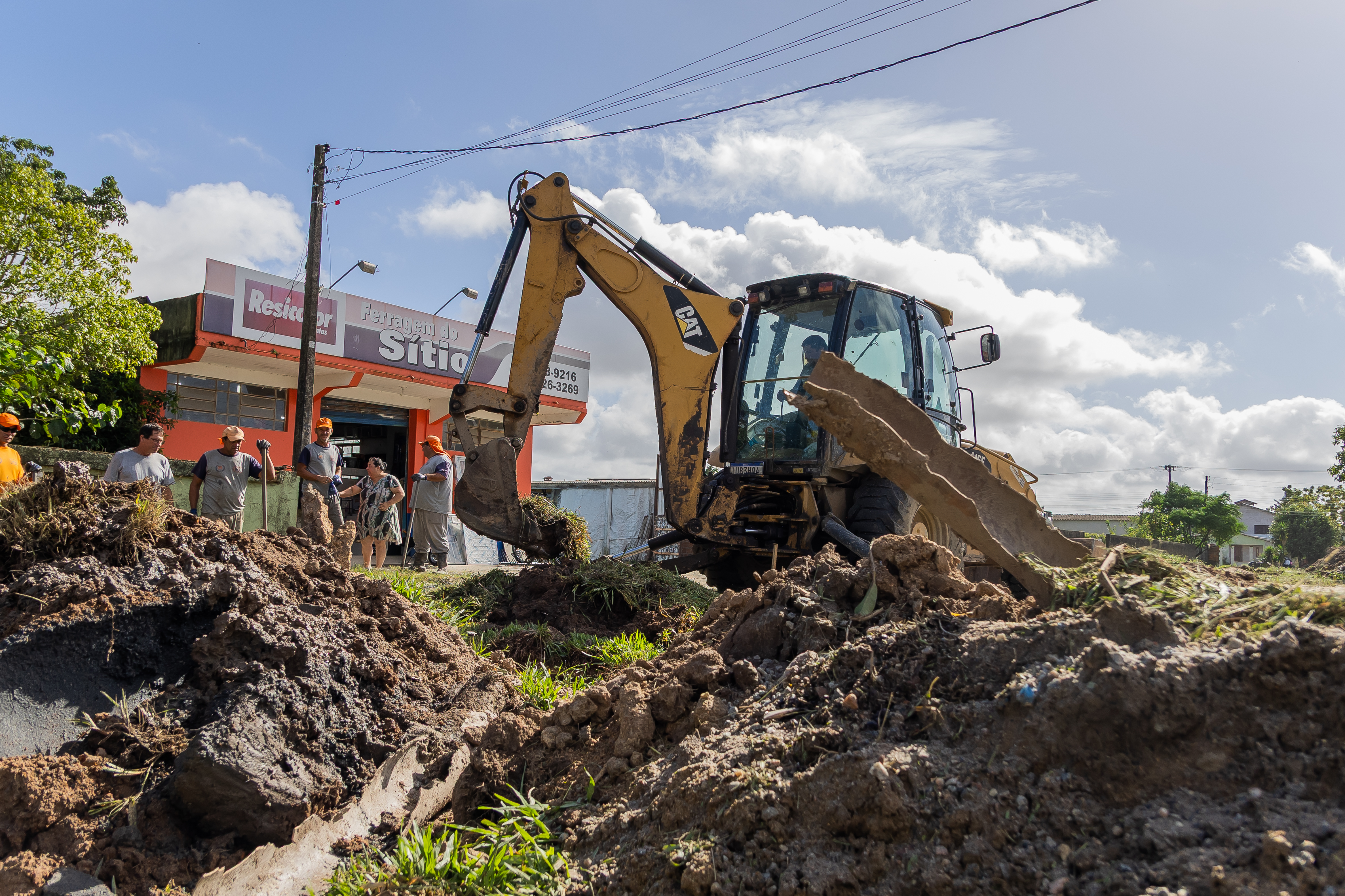 Megamutirão que contou com quase 250 trabalhadores de limpeza urbana, cinco secretarias e Sanep foi finalizado nesta sexta-feira (10)