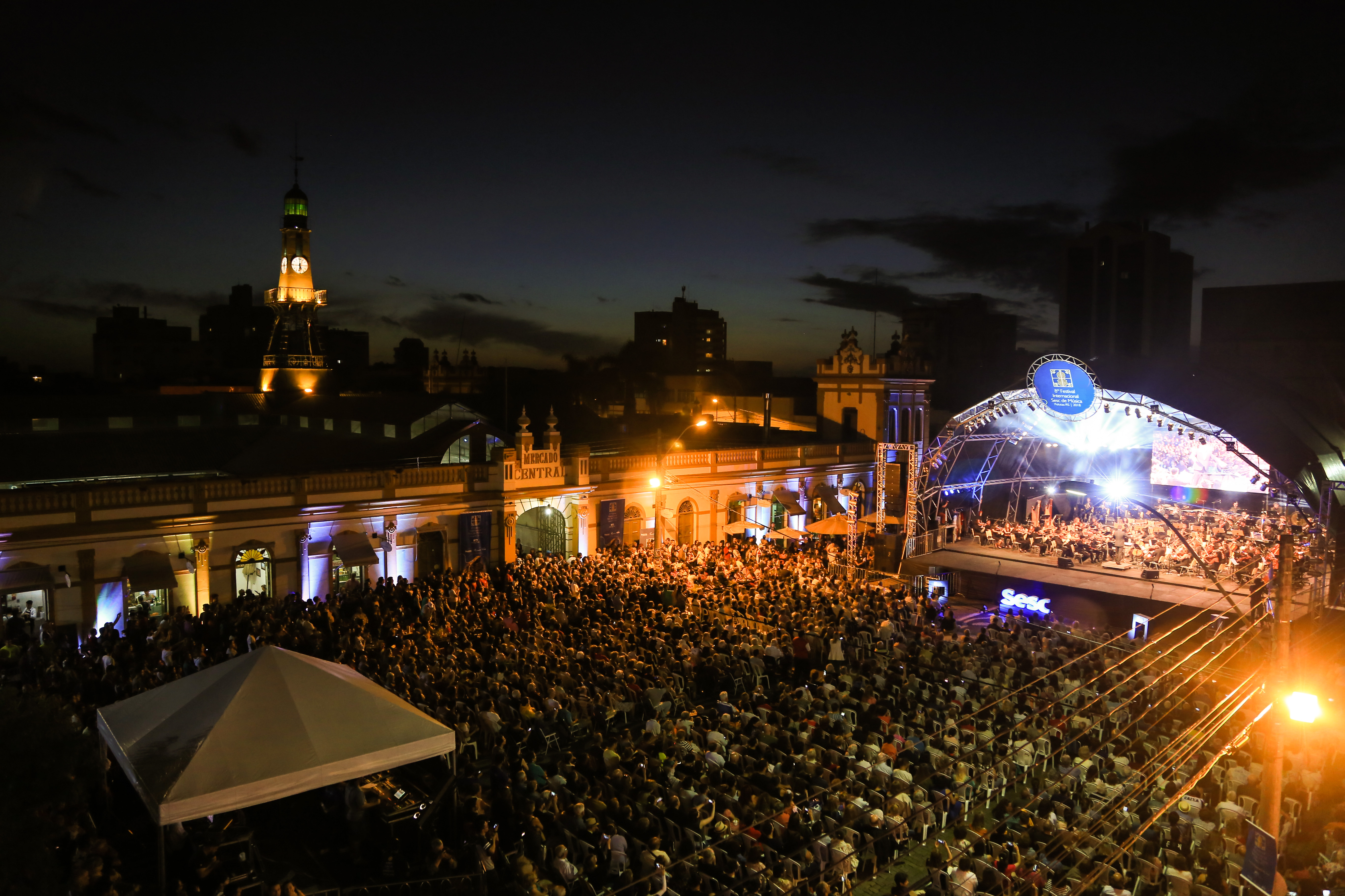 A Orquestra Acadêmica do Festival levou o público ao delírio com apresentação de “Músicas de Cinema”, sob regência do maestro Evandro Matté
