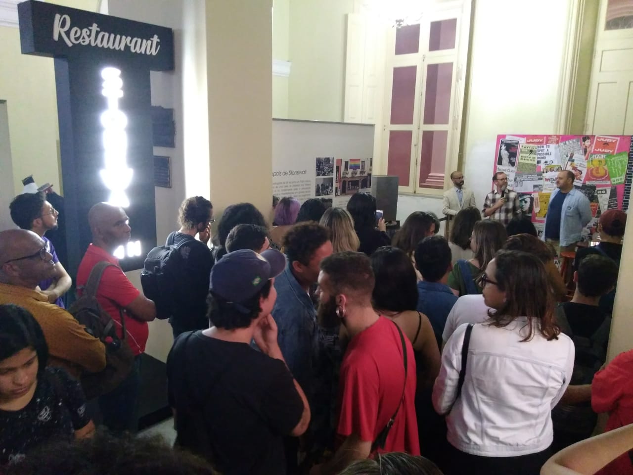 Exposição sobre os 50 anos da rebelião Stonewall e trajetória LGBTI pode ser vista até 13 de dezembro, no Paço Municipal