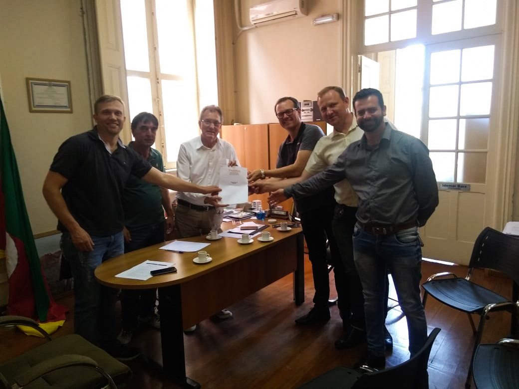 Comitiva busca informações em reunião com o vice-prefeito Idemar Barz