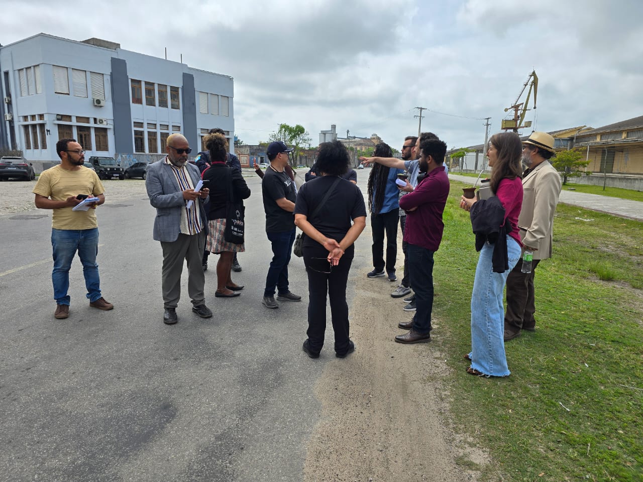 Dez secretarias municipais participaram da reunião presencial no local para avançar no planejamento e nas definições do evento