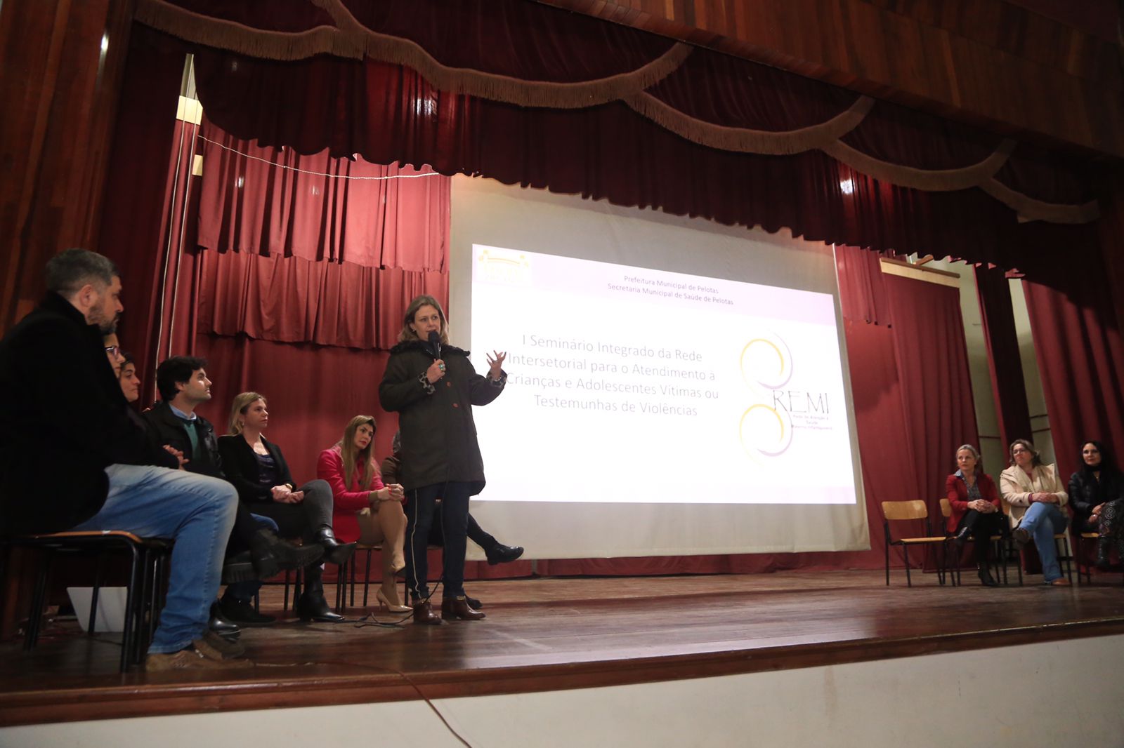 Primeiro Seminário Integrado da Rede Intersetorial para Atendimento às Crianças e Adolescentes Vítimas ou Testemunhas de Violência foi organizado pelo Município com objetivo de fortalecer o grupo de profissionais envolvidos