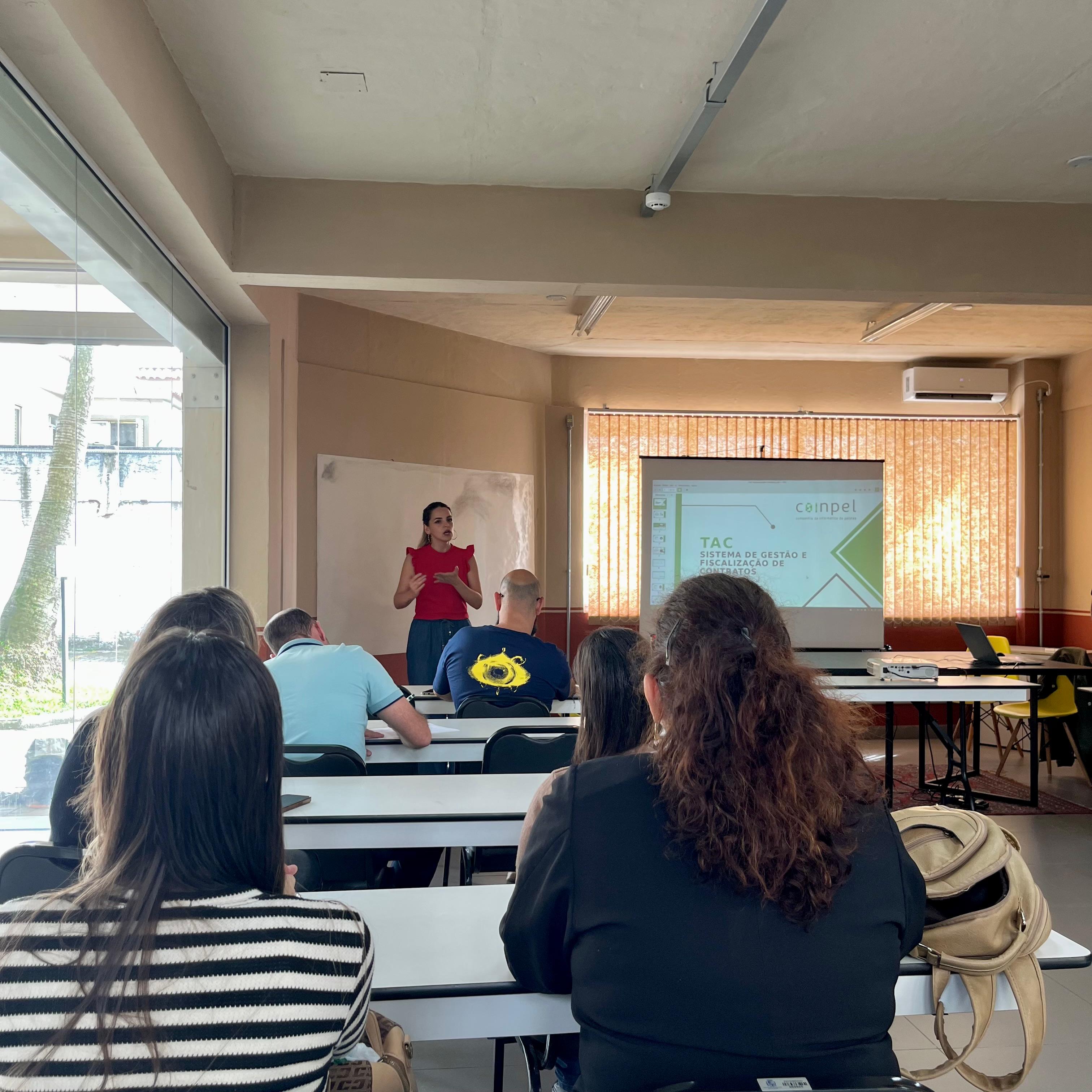 Treinamento, realizado por equipes da Coinpel e EGP, apresenta novo sistema de gestão e fiscalização de contratos, com foco em transparência e controle