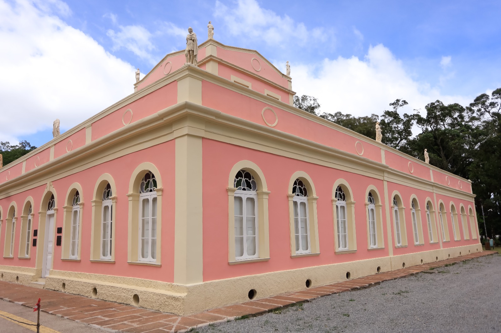 Gestora acompanhou o andamento das obras ao lado da secretária de Serviços Urbanos e Infraestrutura, Lúcia Amaro, e do coordenador da Defesa Civil, Eduardo Tejada,