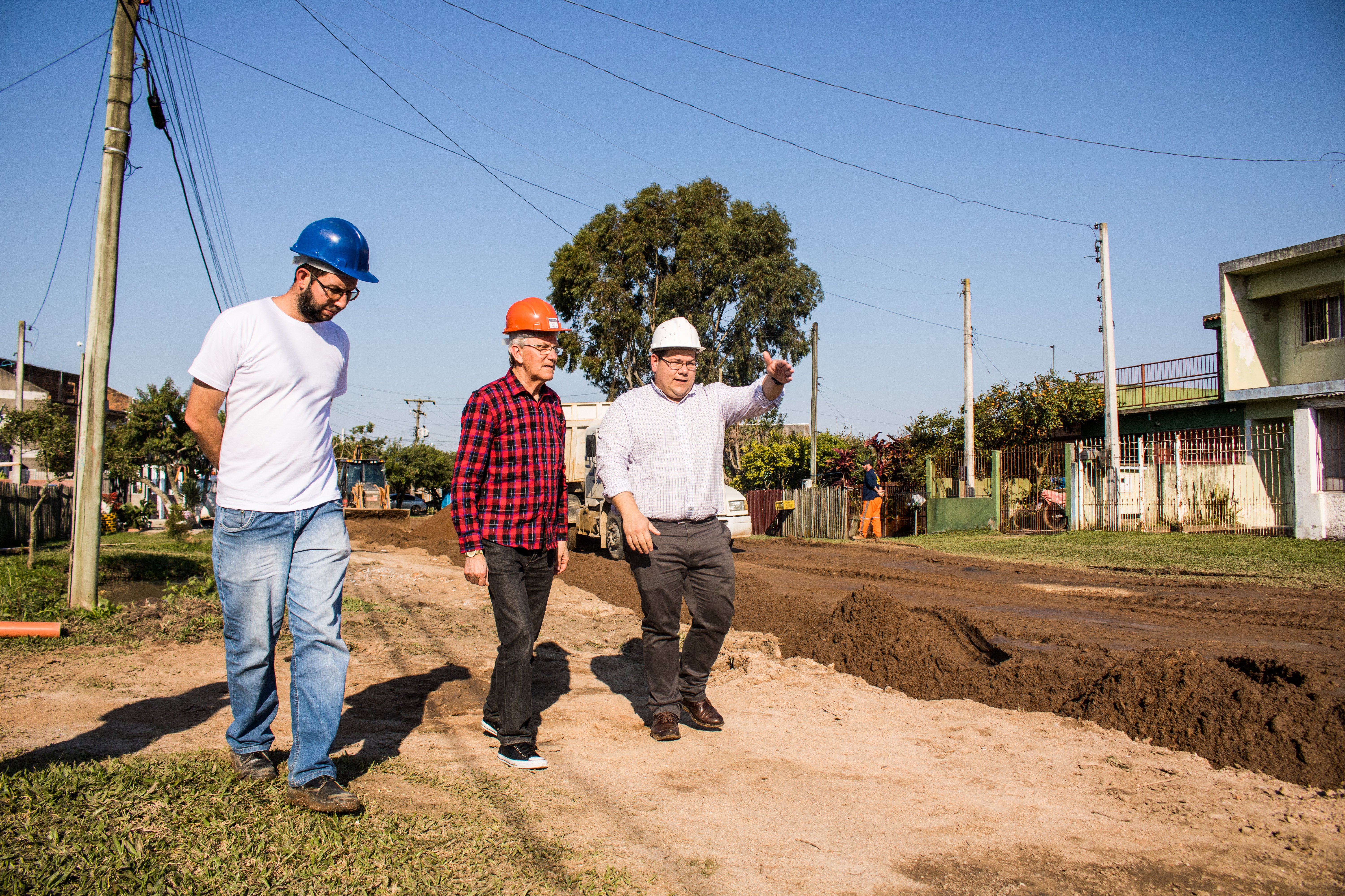 Obra do Sanep avança pela avenida Doutor Félix Antônio Caputo