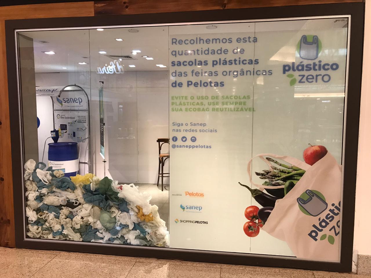 Foco é o projeto Plástico Zero, que incentiva a redução do uso de sacolas plásticas. Local não conta com distribuição de ecobags retornáveis