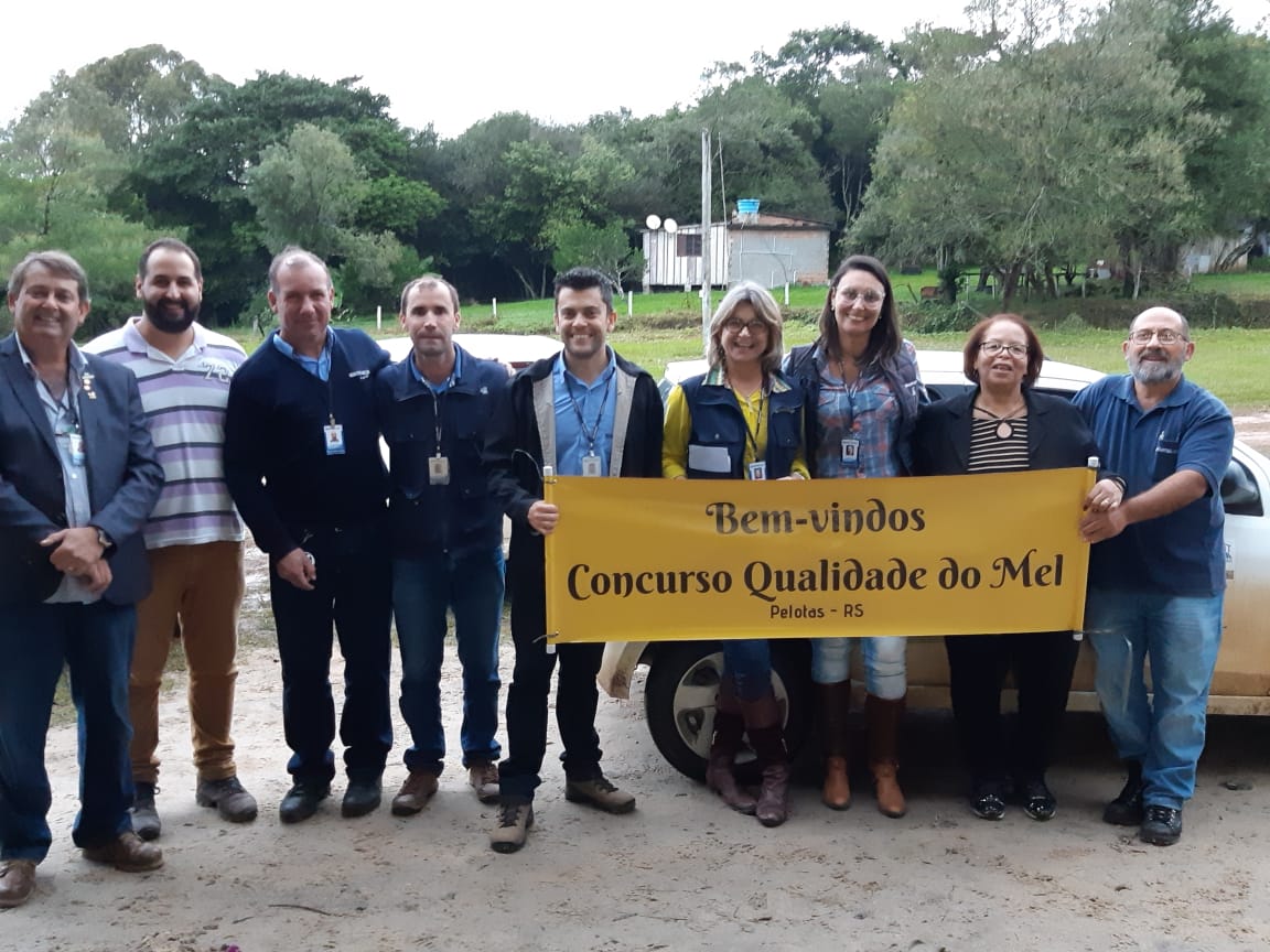 IV Concurso Regional premia com troféus os apicultores dos melhores méis