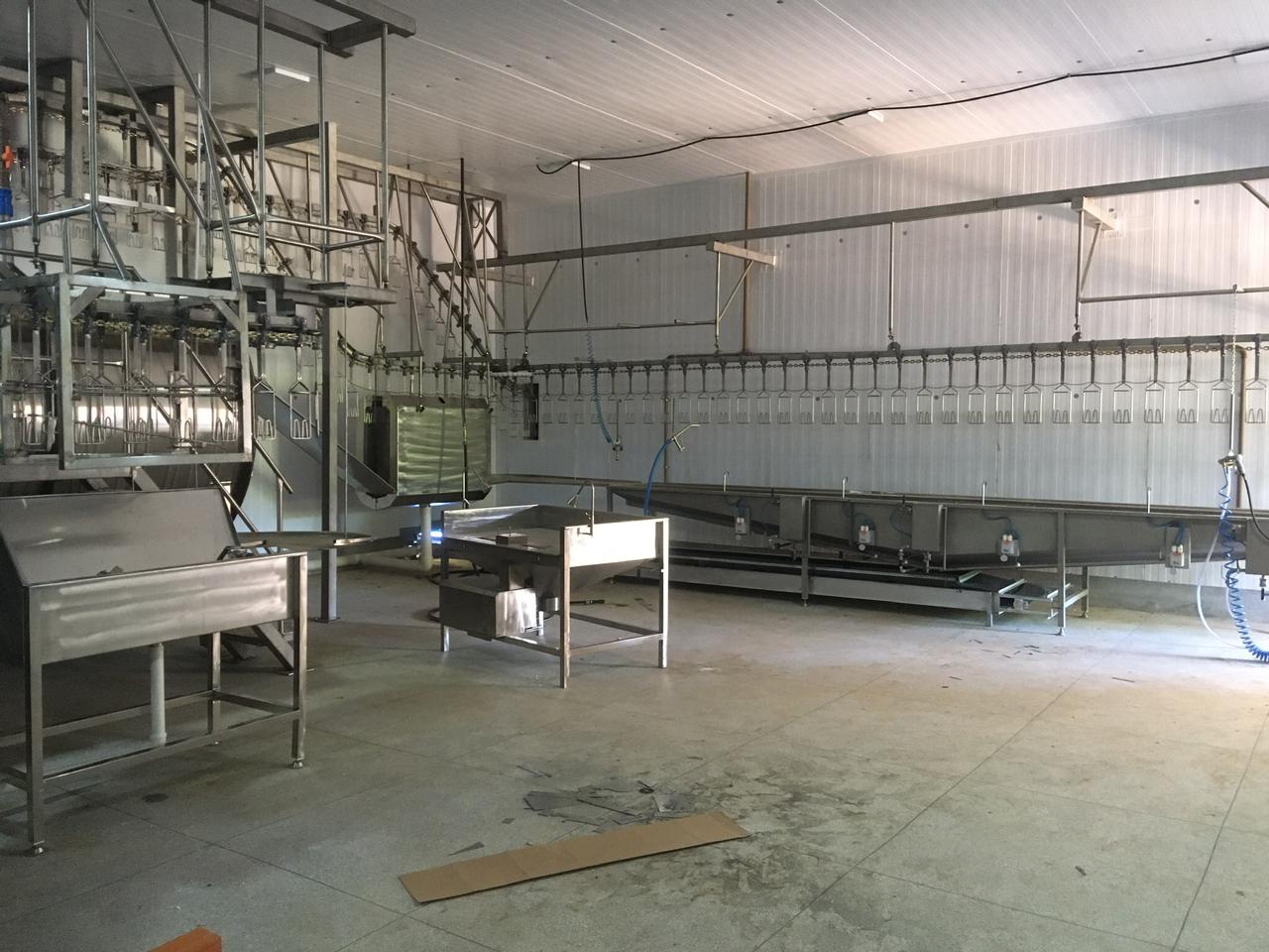 Empresa Knorst é a primeira do ramo no Município e tem capacidade de abater 12 mil aves por dia. Todo o projeto do novo empreendimento foi providenciado pela Prefeitura