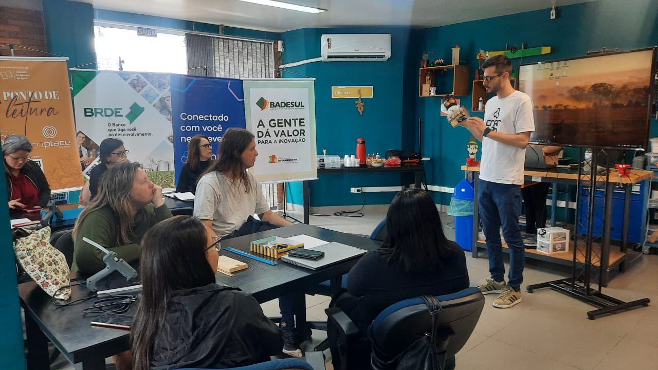 Sob coordenação do Cetep, formação foi direcionada a professores líderes dos Clubes de Robótica e Computação Criativa da rede municipal de ensino