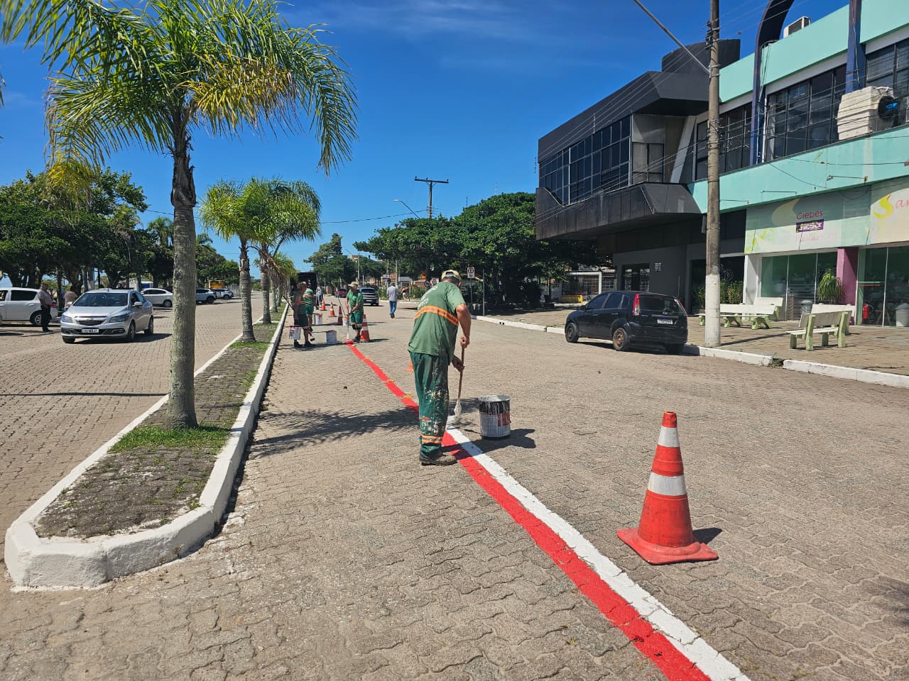 Instalação de placas de proibição de tráfego de bicicletas nos calçadões do Laranjal e Andrade Neves põe em vigor Lei Municipal nº 7.450/2025