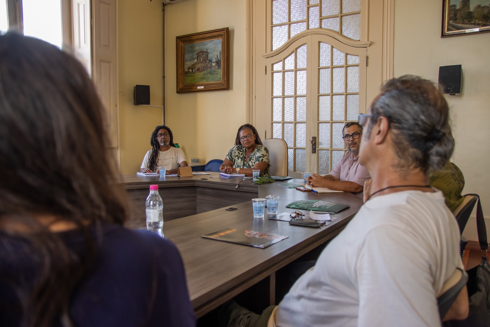 O longa-metragem “Vó África - Em Busca dos Velhos Trilhos”, retrata a história de Dona África, mulher negra liberta da Lei Áurea que vive nos tempos ditatoriais