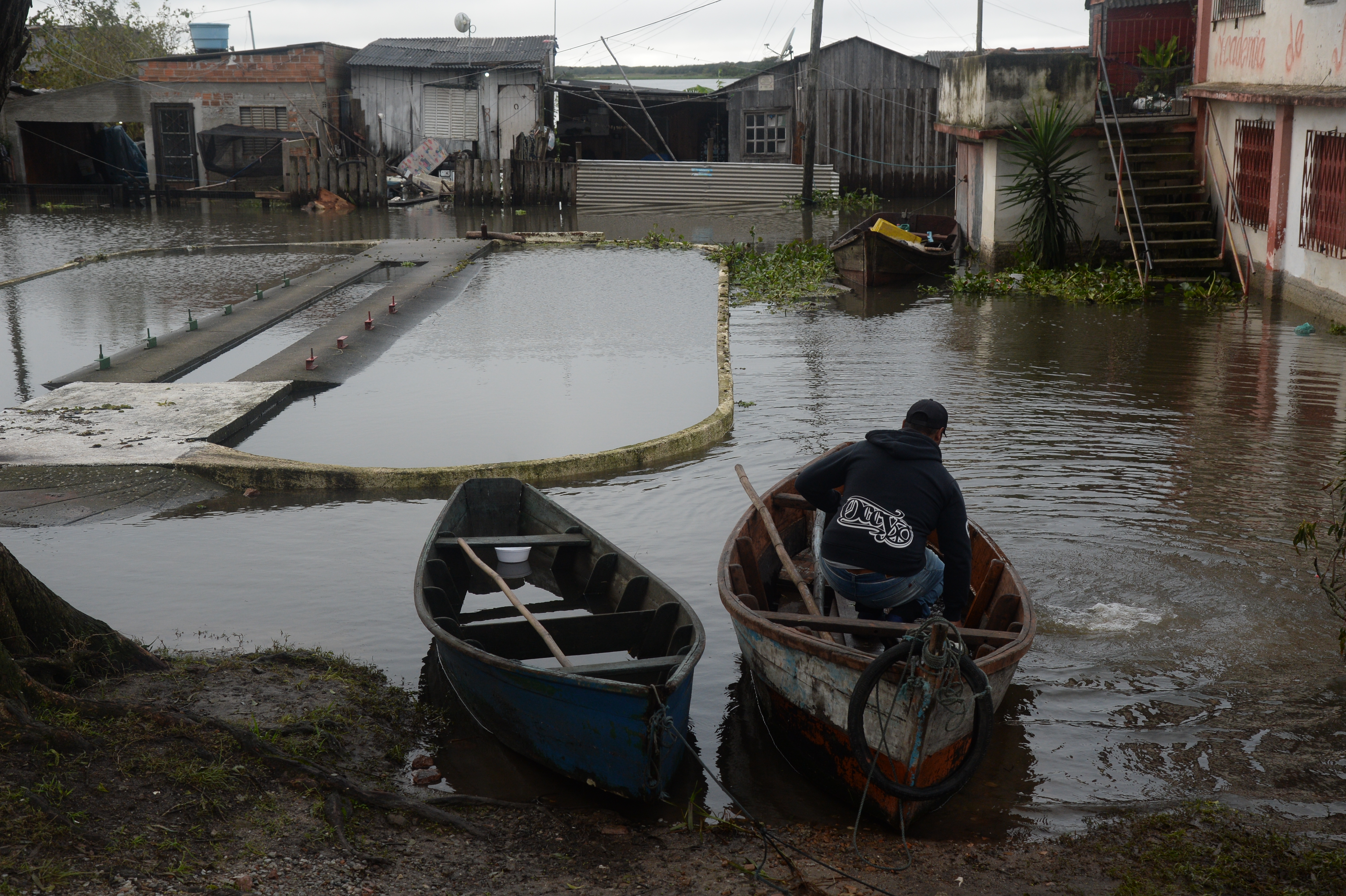Agora, moradores do Areal, Centro, Guabiroba, Doquinhas, Ceval, região do São Gonçalo, Simões Lopes, Vila da Palha e demais áreas atingidas já podem acessar o benefício pelo link https://forms.gle/waUeiNAMYjtepXNh9