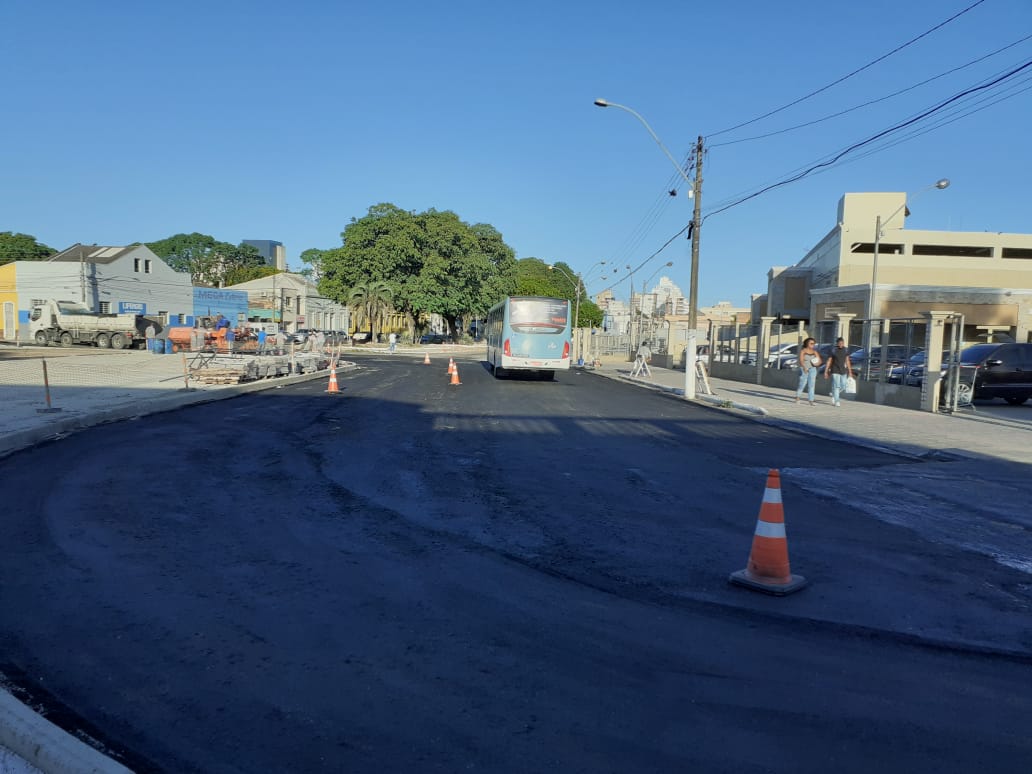 Pavimentação é uma das etapas do projeto de requalificação da área. Inclui, ainda, paisagismo, mobiliário e iluminação em LED