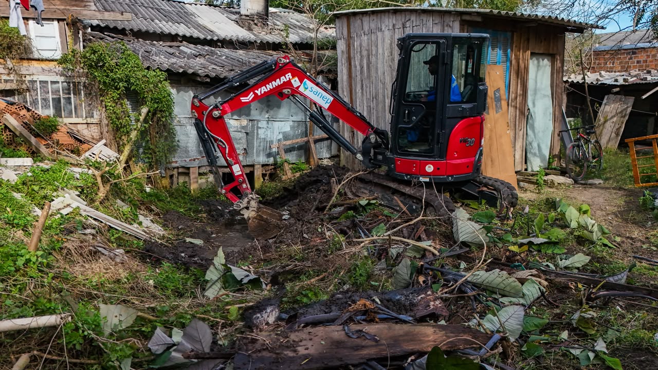 Estão previstos 120 milímetros em seis dias no município a partir de sexta-feira (17). Serviços de limpeza e desobstrução intensificam cuidados no sistema de drenagem