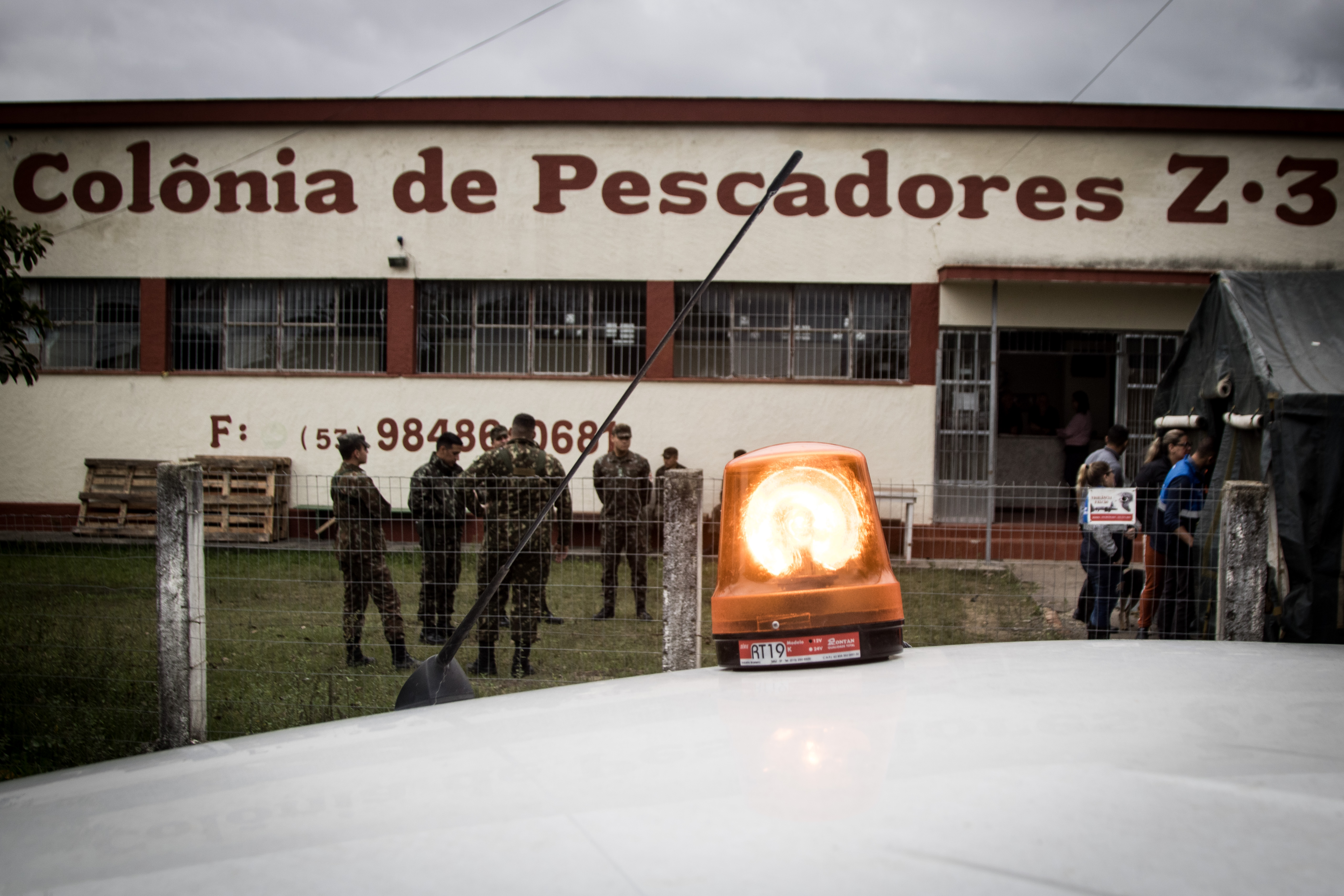 Equipes da Assistência Social e da Defesa Civil fazem atendimento a populações possivelmente afetadas com a elevação do nível das águas