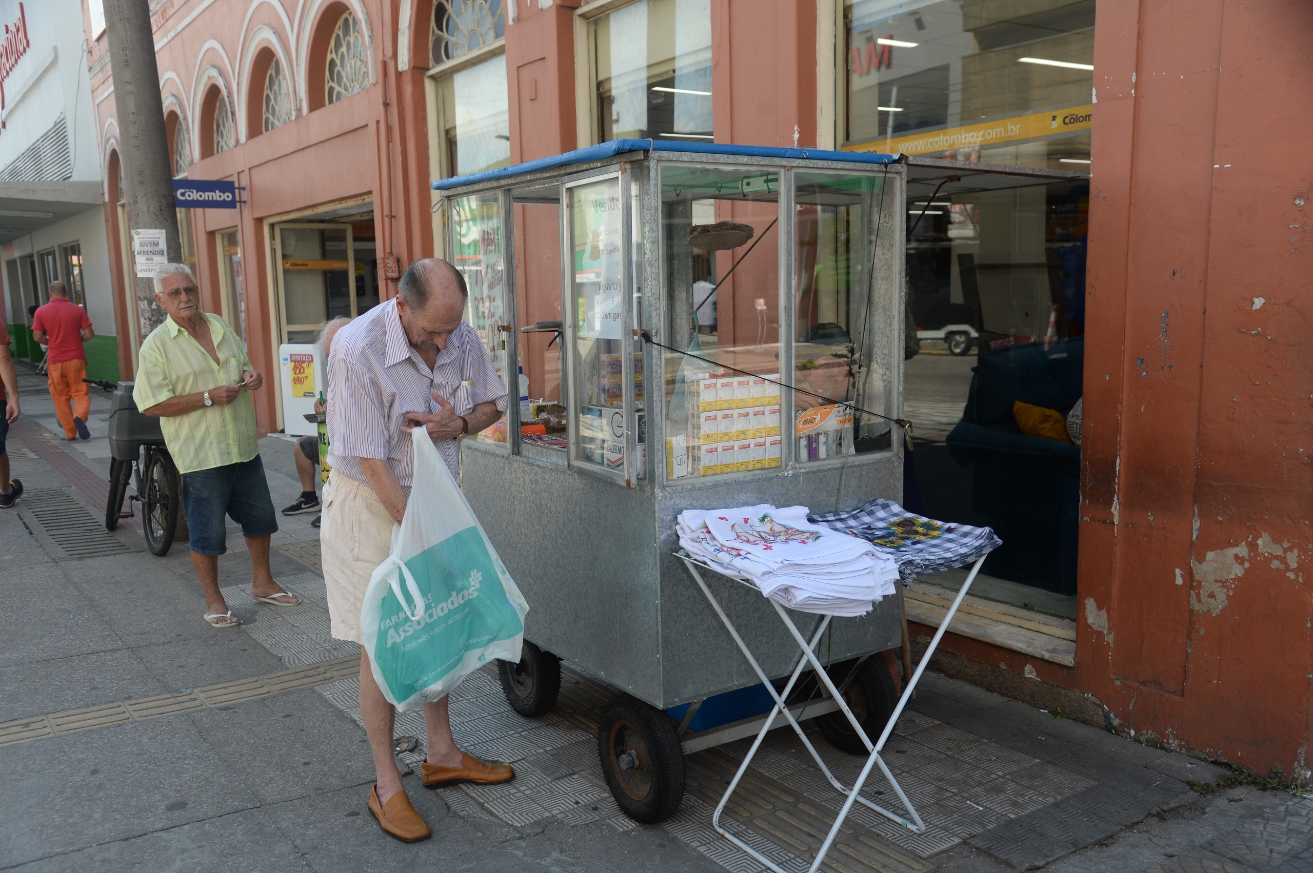 Oportunidade é voltada a interessados no comércio de gêneros alimentícios, bebidas e chaveiros, com equipamentos de tração humana, trailer e food truck
