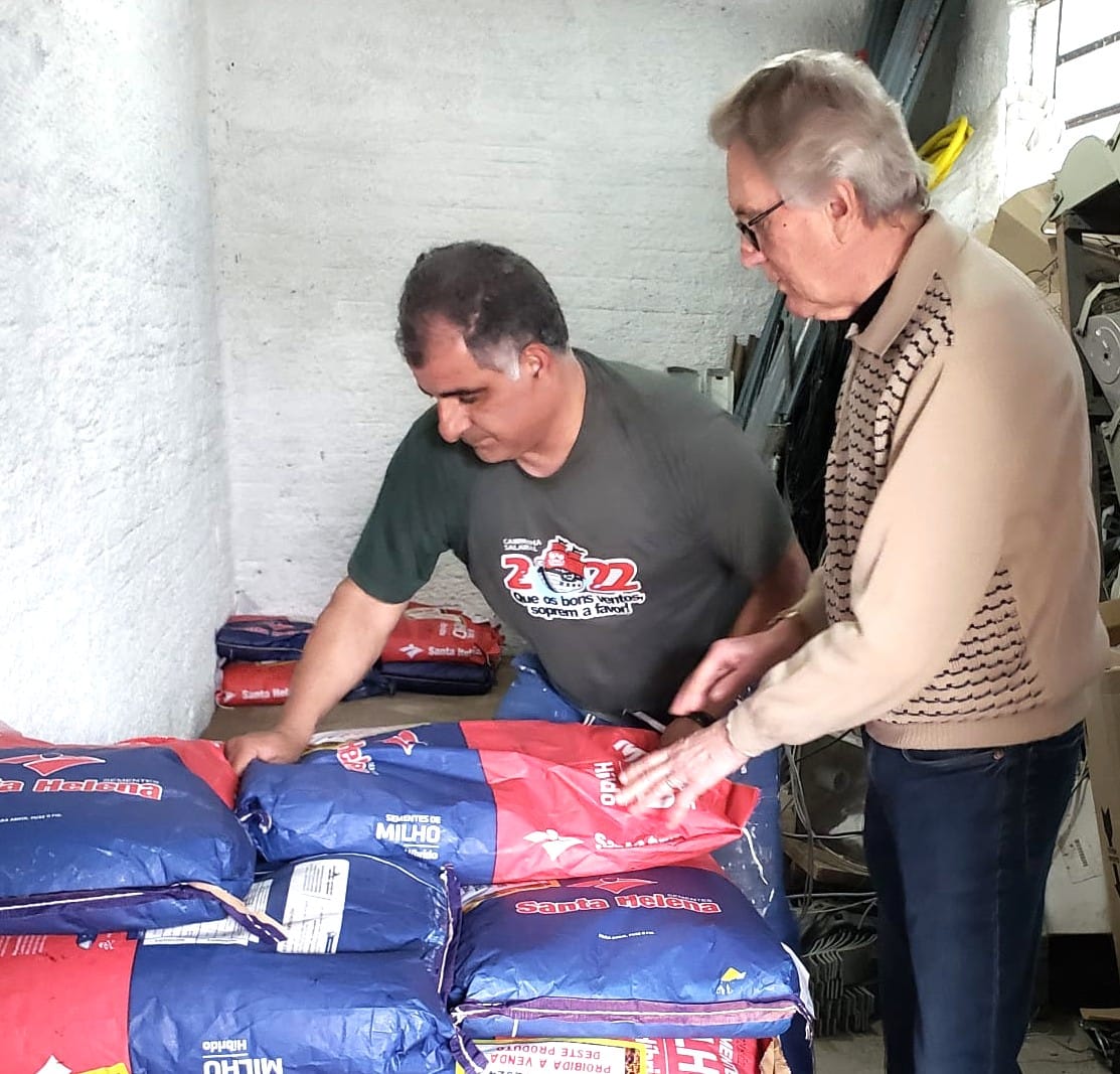 Os 313 sacos de sementes foram recebidos na sede da Secretaria de Desenvolvimento Rural